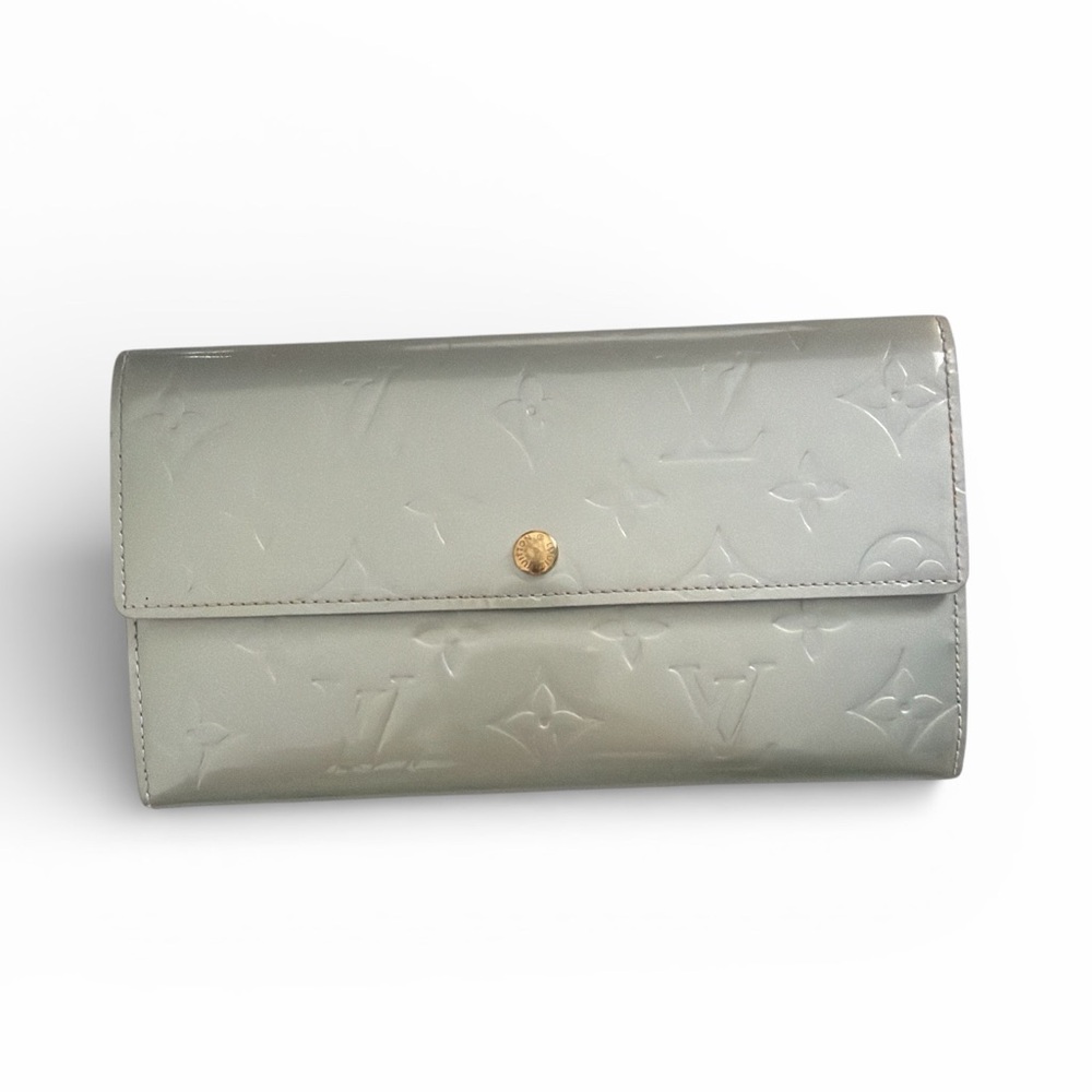 Rare Louis Vuitton Monogram Vernis Wallet in Dove Gray